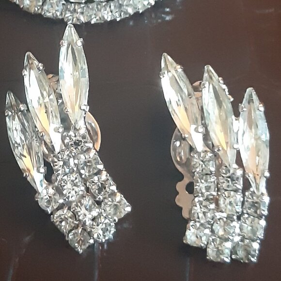 Rhinestone Concentric Circles w/ Marquis Vintage Brooch and Clip On Earring Set - Picture 10 of 15